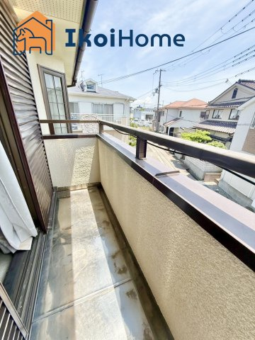 神戸市西区伊川谷町潤和　中古戸建のバルコニー|●年中無休：当日予約可●バルコニー。屋根がついているので小雨なら濡れることもなく安心です。