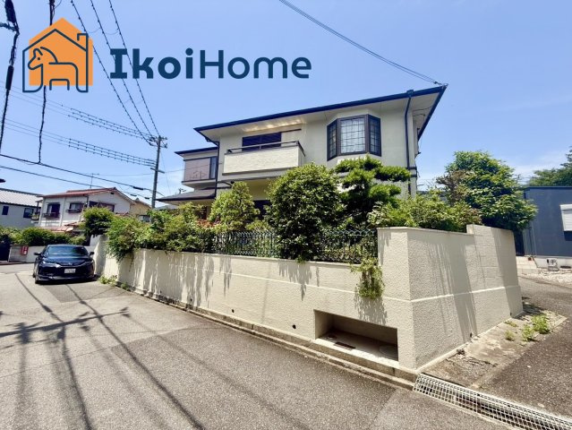 神戸市西区伊川谷町潤和　中古戸建の前面道路含む現地写真|近隣より1段高く陽当り良好♪三方角地で開放感もございますので快適にお過ごしいただけます♪