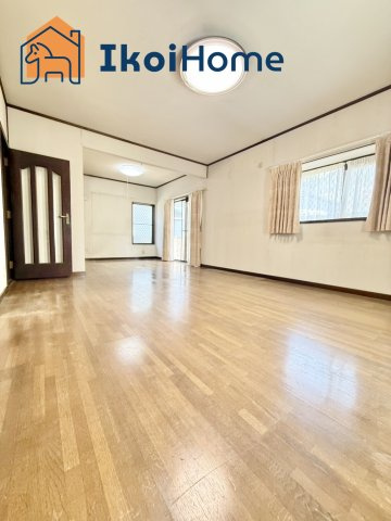 神戸市西区伊川谷町潤和　中古戸建の居間・リビング|●年中無休：当日予約可●居間は長方形で家具を配置しやすい間取りになっています。								
