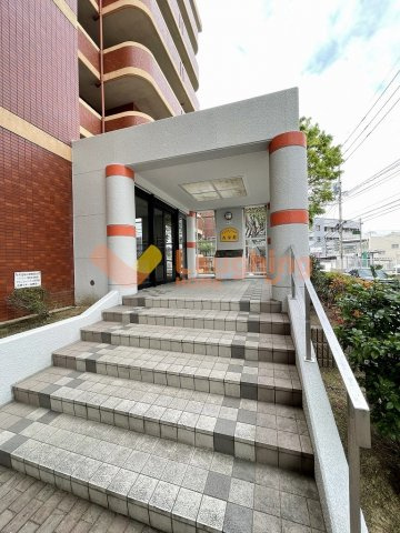 アメニティハイツ杏栄館のエントランス|毎日通るエントランスはこのようになっています