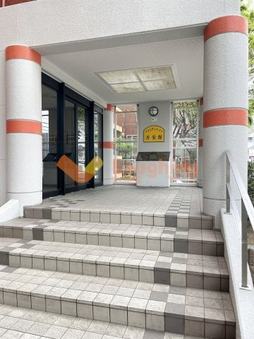 アメニティハイツ杏栄館のエントランス|清潔なエントランスです