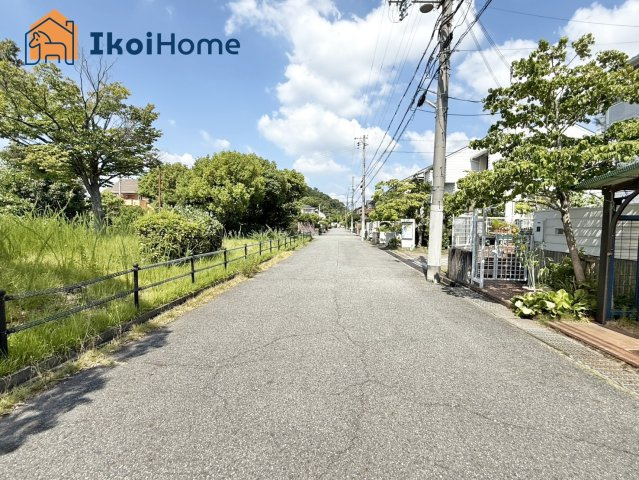 神戸市西区春日台8丁目　中古戸建の前面道路含む現地写真|【ホームページに現地動画掲載中】●年中無休：当日予約可●前面道路は6.5M幅で広々しています！