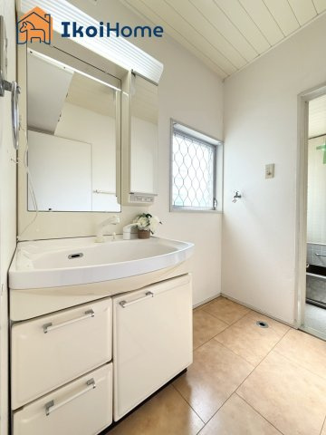 神戸市西区春日台8丁目　中古戸建の洗面所|【ホームページに現地動画掲載中】●年中無休：当日予約可●洗濯パンもお好みで設置可能です！