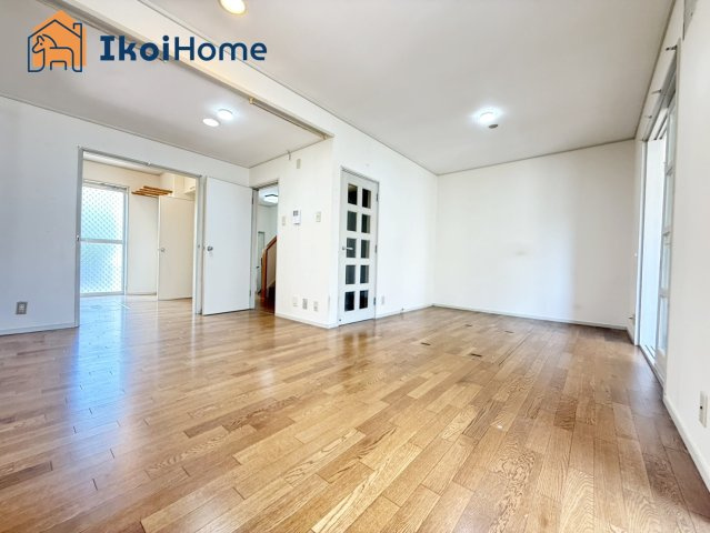 神戸市西区春日台8丁目　中古戸建の居間・リビング|【ホームページに現地動画掲載中】●年中無休：当日予約可●LDKは長方形で家具を配置しやすい間取りです