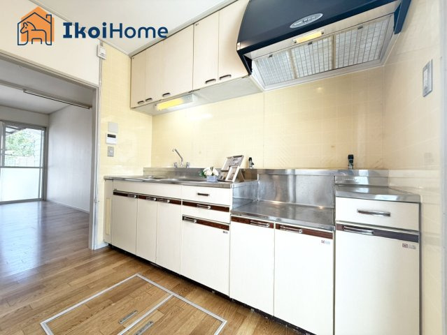 神戸市西区春日台8丁目　中古戸建のキッチン|【ホームページに現地動画掲載中】●年中無休：当日予約可●キッチンは壁付けタイプとなっております。