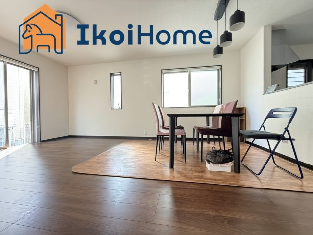 神戸市西区大津和2丁目　中古戸建の居間・リビング|●年中無休：当日予約可●17帖あるLDKだからこそ開放感があり大型家具を設置しても圧迫感がありません。