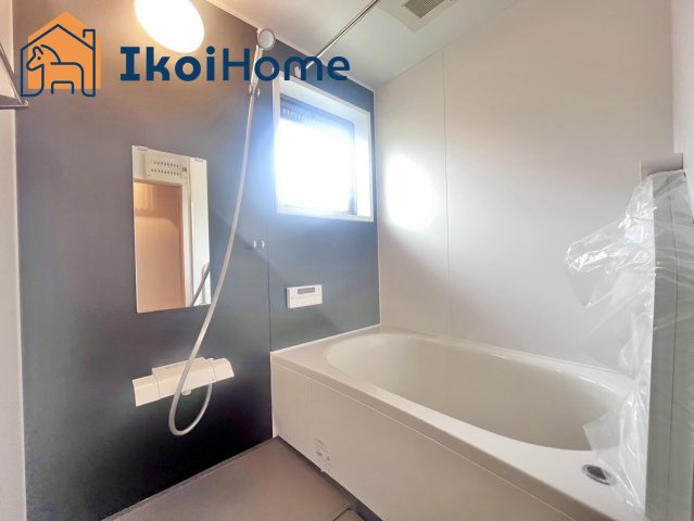 神戸市西区竹の台５丁目　中古戸建の浴室|【ホームページに現地動画掲載中】●年中無休：当日予約可●小窓ございますので通気・換気良好です。