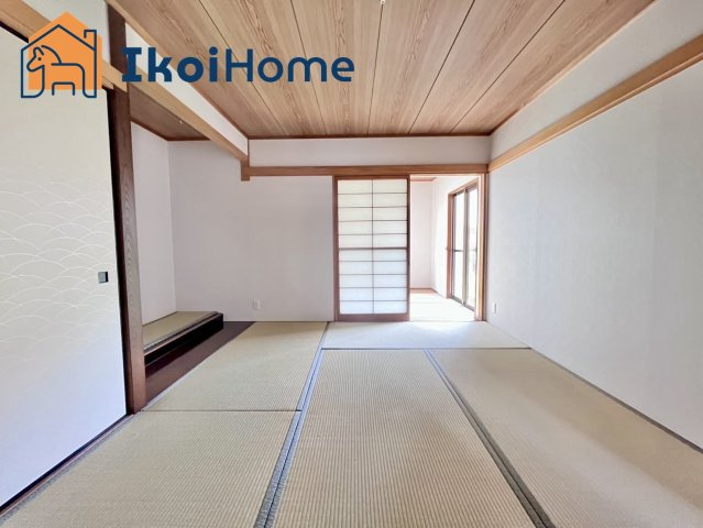 神戸市西区竹の台５丁目　中古戸建の居間・リビング|【ホームページに現地動画掲載中】●年中無休：当日予約可●アクセントクロス・追加照明の追加工事可能