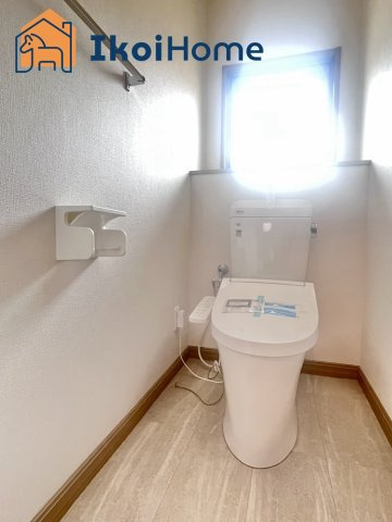 神戸市西区竹の台５丁目　中古戸建のトイレ|●年中無休：当日予約可●1階・2階ウォッシュレット付のお手洗い。汚れが落ちやすく、節水タイプです