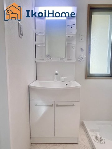 神戸市西区竹の台５丁目　中古戸建の洗面所|【ホームページに現地動画掲載中】●年中無休：当日予約可●洗面台は小物など置いていただけます。