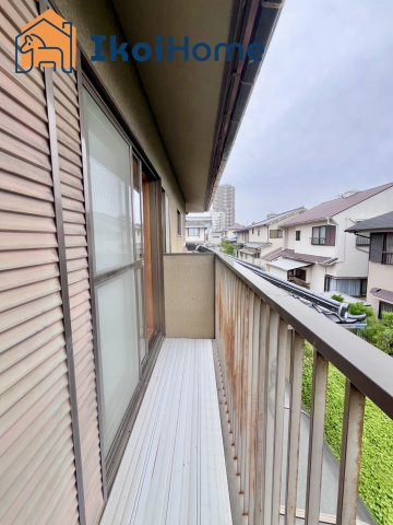 神戸市西区竹の台５丁目　中古戸建のバルコニー|【ホームページに現地動画掲載中】●年中無休：当日予約可●バルコニーは屋根がついているので安心です。