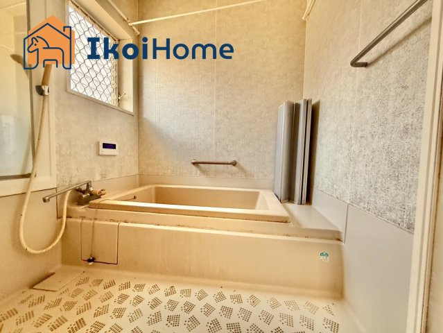 神戸市西区美賀多台3丁目　中古戸建の浴室|浴室になります。小窓ございますので通気・換気良好です。清潔な空間を保っていただけます。