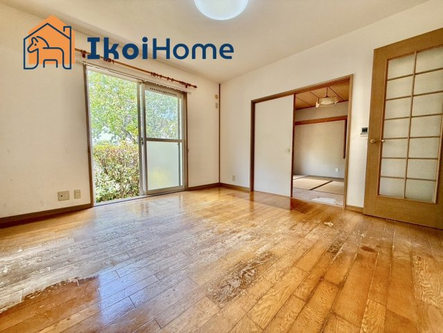 神戸市西区美賀多台3丁目　中古戸建の居間・リビング|●年中無休：当日予約可●リビング約8帖になります。長方形となっている為、家具の配置しやすいです。