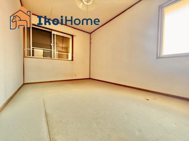 神戸市西区美賀多台3丁目　中古戸建の子供部屋|●年中無休：当日予約可●2階の洋室6帖になります。収納付きですので日用品など豊富に収納可能です。