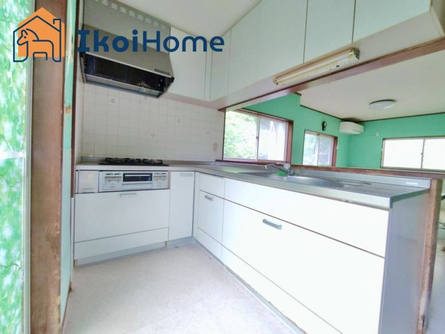 神戸市西区伊川谷町潤和　中古一戸建のキッチン|●年中無休：当日予約可●　人気のL字型対面式のキッチンで明るく使いやすいです！