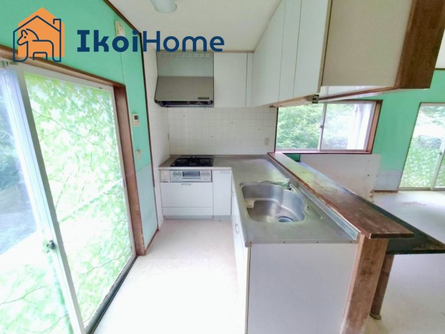 神戸市西区伊川谷町潤和　中古一戸建のキッチン|●年中無休：当日予約可●キッチン同色のカップボードご依頼を受けることが多いです。