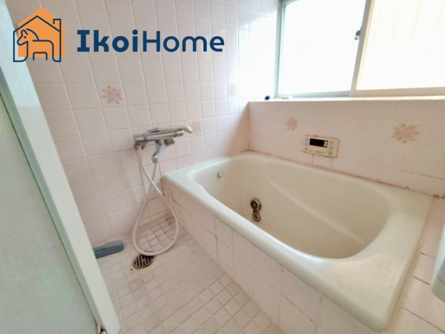 神戸市西区伊川谷町潤和　中古一戸建の浴室|●年中無休：当日予約可●自動湯沸し・追炊き・足し湯などがついたオートバス。給湯パネルからも操作可能。