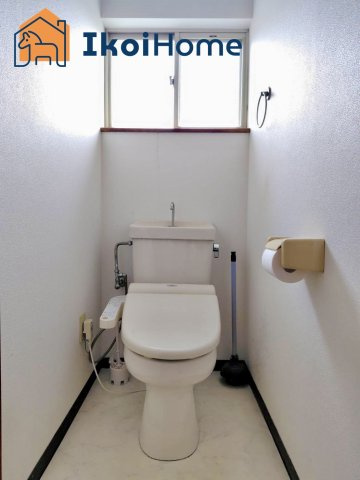 神戸市西区伊川谷町潤和　中古一戸建のトイレ|●年中無休：当日予約可●トイレが2か所あるので夜中も楽ちん。朝方のトイレ渋滞もなくなります。