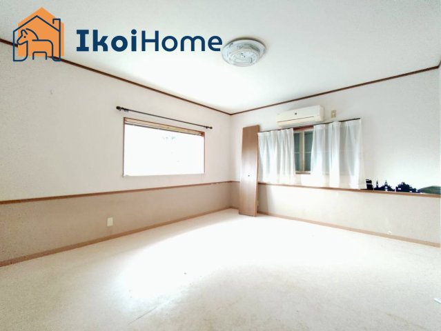 神戸市西区伊川谷町潤和　中古一戸建の子供部屋|2F洋室は６帖洋室・８帖洋室・１０帖洋室がございます。全室２面採光で明るいです。収納も充実しています