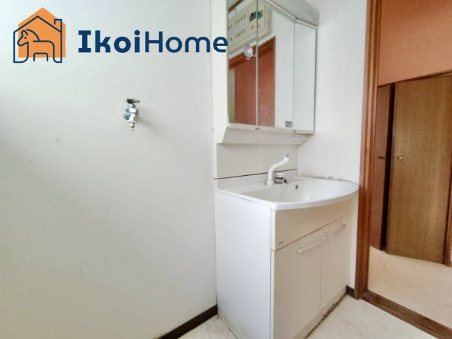 神戸市西区伊川谷町潤和　中古一戸建の洗面所|●年中無休：当日予約可●畳２枚分の一般的な洗面室。追加で収納棚等を付けると大変便利です。