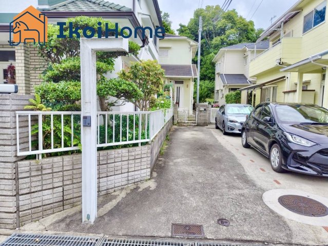 神戸市西区伊川谷町潤和　中古一戸建の駐車場|●年中無休：見学時間9:00～20:00・当日予約可●駐車場は車種によりますが、縦型3台になります。