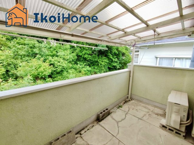 神戸市西区伊川谷町潤和　中古一戸建のバルコニー|●年中無休：当日予約可●バルコニーが広くたくさん干せ、屋根があり小雨程度なら濡れず安心です