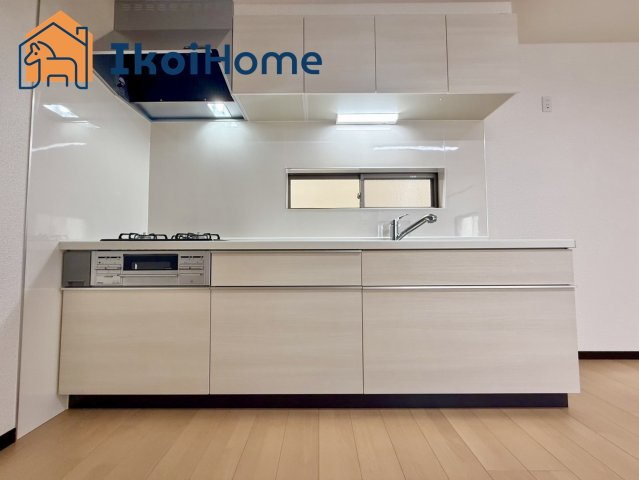 神戸西区伊川谷町有瀬　中古戸建のキッチン|●年中無休：当日予約可●シンクは傷や汚れが付きにくく水はねや食器が当たる音を大幅に軽減する静音仕様