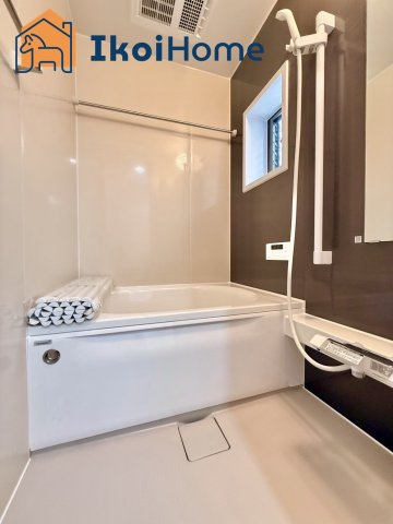 神戸西区伊川谷町有瀬　中古戸建の浴室|●年中無休：当日予約可●小窓ございますので通気・換気良好です。清潔な空間を保っていただけます。