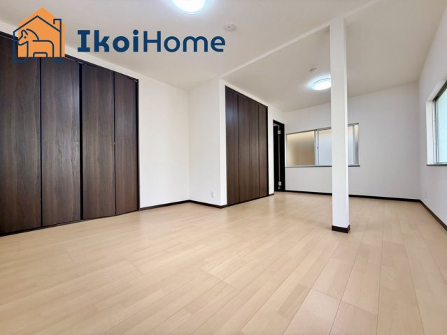 神戸西区伊川谷町有瀬　中古戸建の子供部屋|各部屋にはカーテンレールはついていません。約２万円前後で全窓にカーテンレールを取り付けできます。