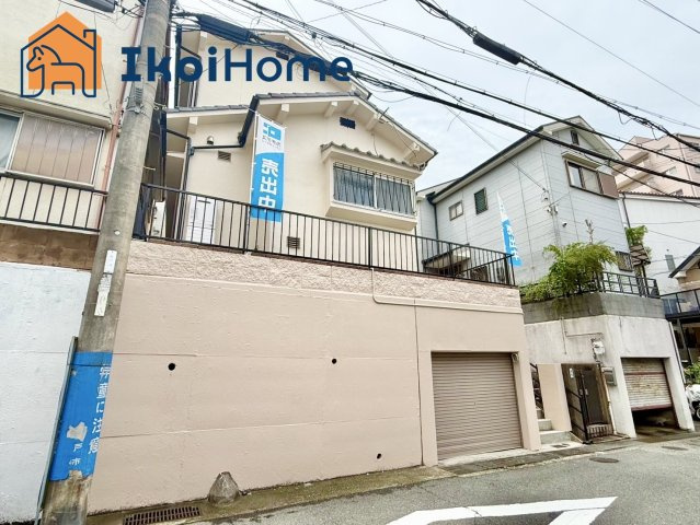 神戸西区伊川谷町有瀬　中古戸建のエントランス|●年中無休：当日予約可●第二神明道路大蔵谷インターまで車で3分！お車での通勤やお出かけに便利な立地♪