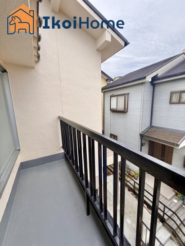 神戸西区伊川谷町有瀬　中古戸建のバルコニー|弊社独自で毎月５組限定「人気オプション３点パック」カーポート・バルコニー・ウッドデッキを１万円で取付