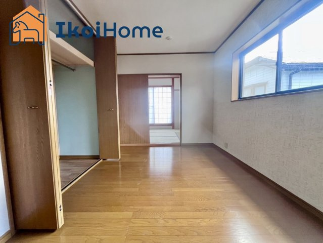 神戸市西区王塚台　中古戸建の寝室|【ホームページに現地動画掲載中】●年中無休：当日予約可●こちらのお部屋からは和室に行けます！