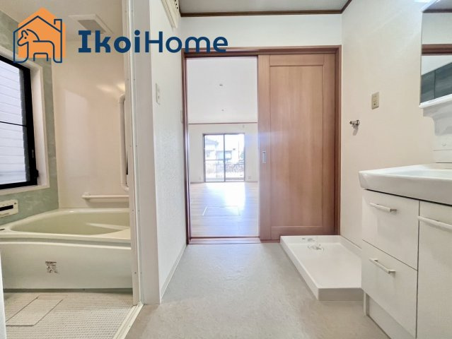 神戸市西区王塚台　中古戸建の洗面所|【ホームページに現地動画掲載中】●年中無休：当日予約可●洗面台はワイドシンクでゆったり作られています