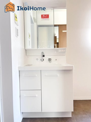 神戸市西区水谷2丁目　中古戸建の洗面所|●年中無休：当日予約可●洗面室になります。小窓ございますので通気・換気良好でございます。