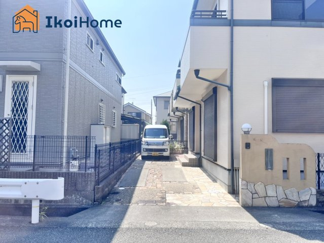 神戸市西区水谷2丁目　中古戸建の駐車場|駐車場は2台お停め頂けます。交通量も少なめなので、駐車も安心ですね。