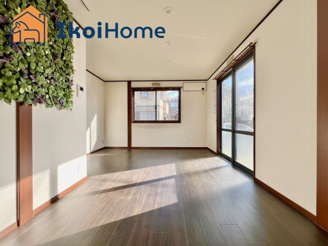 神戸市西区水谷2丁目　中古の居間・リビング|●年中無休：当日予約可●リビングは長方形で家具を配置しやすい間取りになっています。