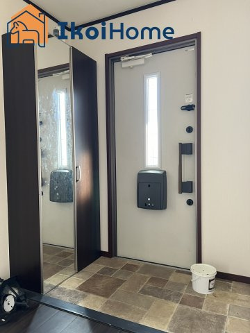 神戸市西区水谷2丁目　中古の玄関|●年中無休：当日予約可●玄関には靴をたくさん収納できるシューズボックスが完備されています。