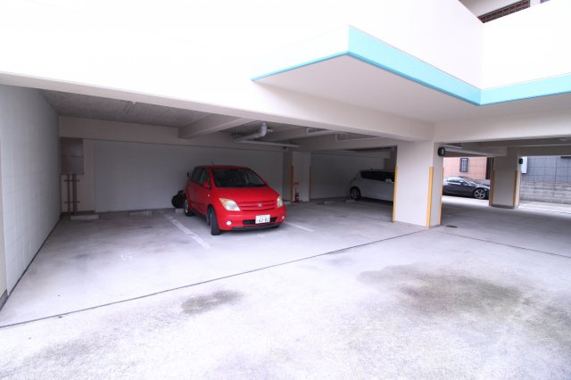 コウアロイヤル垂水PartⅡの駐車場