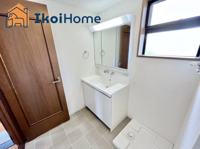 神戸市西区樫野台３丁目　中古戸建　リフォ完の洗面所|【ホームページに現地動画掲載中】●年中無休：当日予約可●吊戸棚・収納棚・床下収納の追加工事相談可能