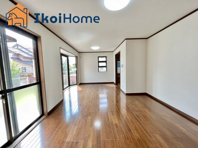 神戸市西区樫野台３丁目　中古戸建　リフォ完の居間・リビング|【ホームページに現地動画掲載中】年中無休：当日予約可●オプションでフローリング強くするコーティング有