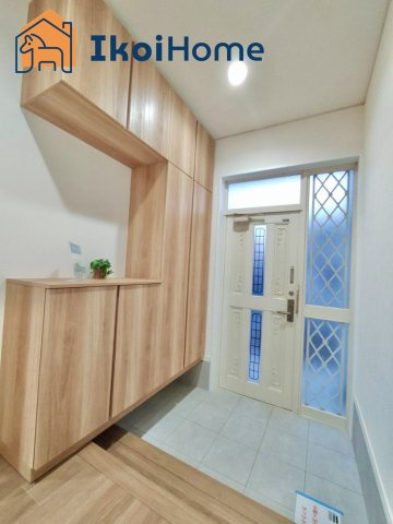 神戸市西区樫野台4丁目　中古の玄関|【ホームページに現地動画掲載中】●年中無休：当日予約可●玄関は靴を沢山収納できるシューズボックス完備