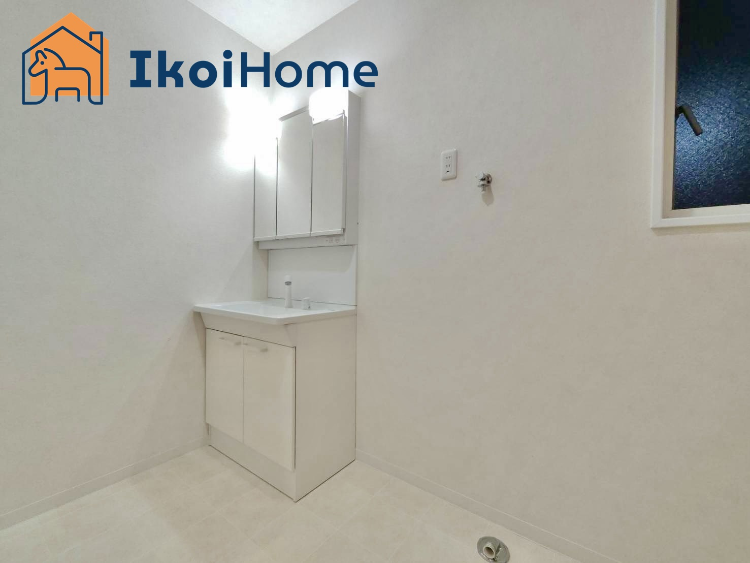 神戸市西区樫野台4丁目　中古の洗面所|【ホームページに現地動画掲載中】●年中無休：当日予約可●洗面は便利な３面鏡。ゆったりワイドシンク仕様