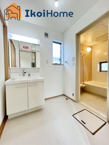 神戸市西区春日台５丁目　中古一戸建の洗面所|【ホームページに現地動画掲載中】●年中無休：当日予約可●畳２枚分の一般的な洗面室。追加で収納設置可能