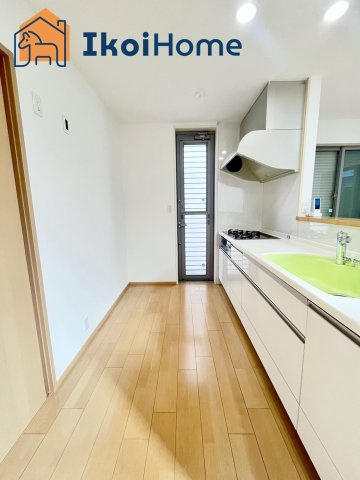 神戸市西区春日台５丁目　中古一戸建のキッチン|【ホームページに現地動画掲載中】●年中無休：当日予約可●オープンタイプのキッチン。開放的で明るいです