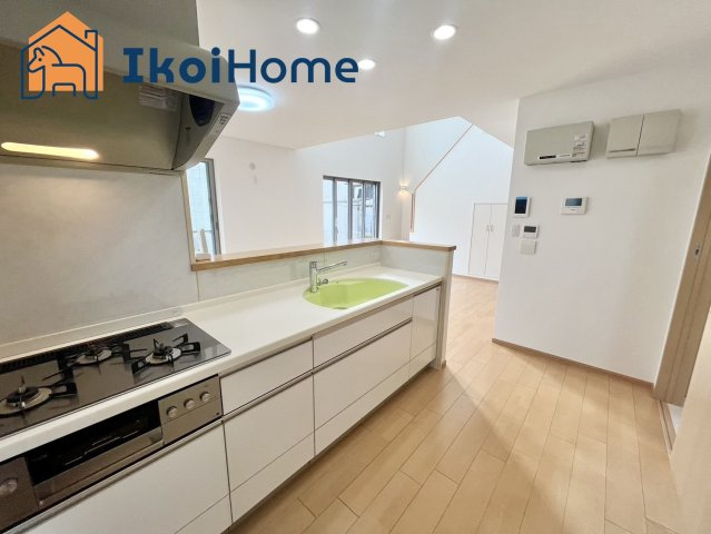 神戸市西区春日台５丁目　中古一戸建の内装|【ホームページに現地動画掲載中】●年中無休：当日予約可●カウンターキッチンからは室内が見渡せます。