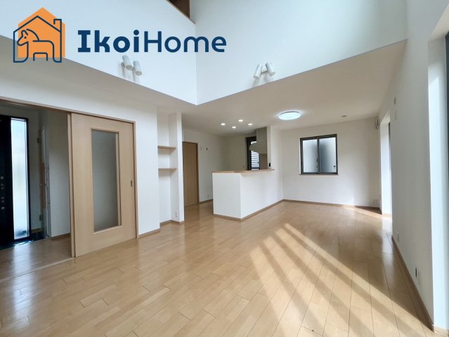 神戸市西区春日台５丁目　中古一戸建の内装|【ホームページに現地動画掲載中】●年中無休：当日予約可●LDKからお庭に出れます。ウッドデッキ付！