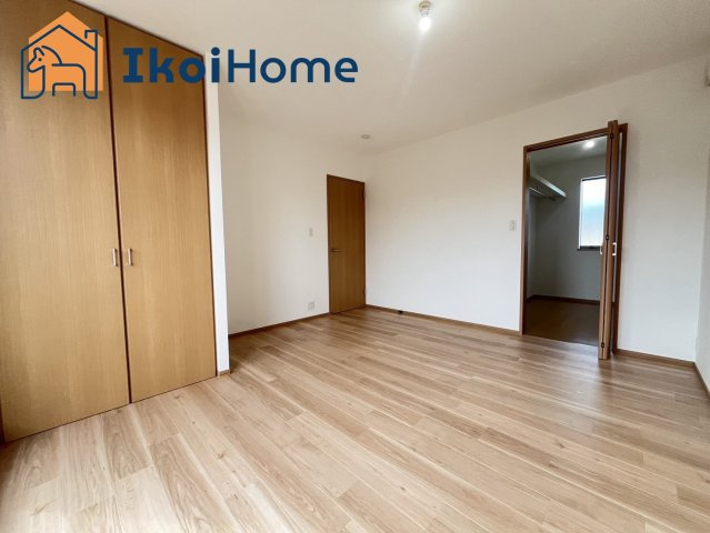 神戸市西区春日台５丁目　中古一戸建の寝室|【ホームページに現地動画掲載中】●年中無休：当日予約可●4.5帖洋室が2つございます。嬉しい二面採光