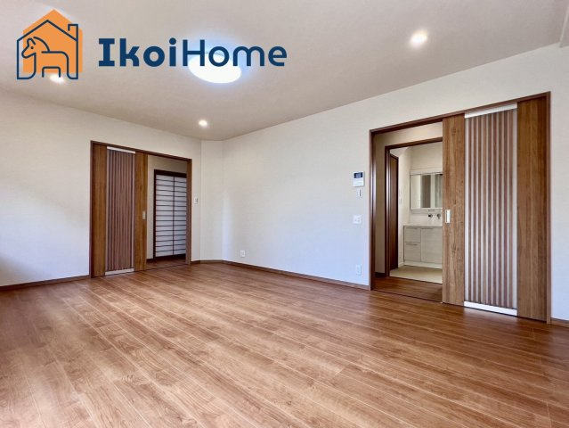 神戸市西区美賀多台５丁目　中古一戸建の居間・リビング|【ホームページに現地動画掲載中】年中無休：当日予約可●オプションでフローリング強くするコーティング有