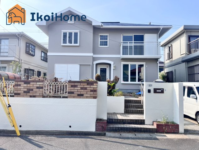 神戸市西区狩場台2丁目　中古戸建の外観|西神中央駅まで徒歩23分の立地！リフォーム８月完了、現在お庭造成中です！両面道路で陽当たり良好♪