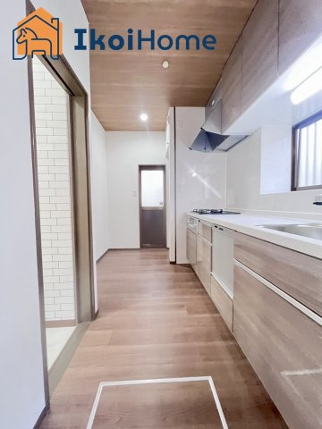 神戸市西区王塚台　中古戸建　リフォ完のキッチン|【ホームページに現地動画掲載中】●年中無休：当日予約可●壁付けキッチンですのでリビング広々！